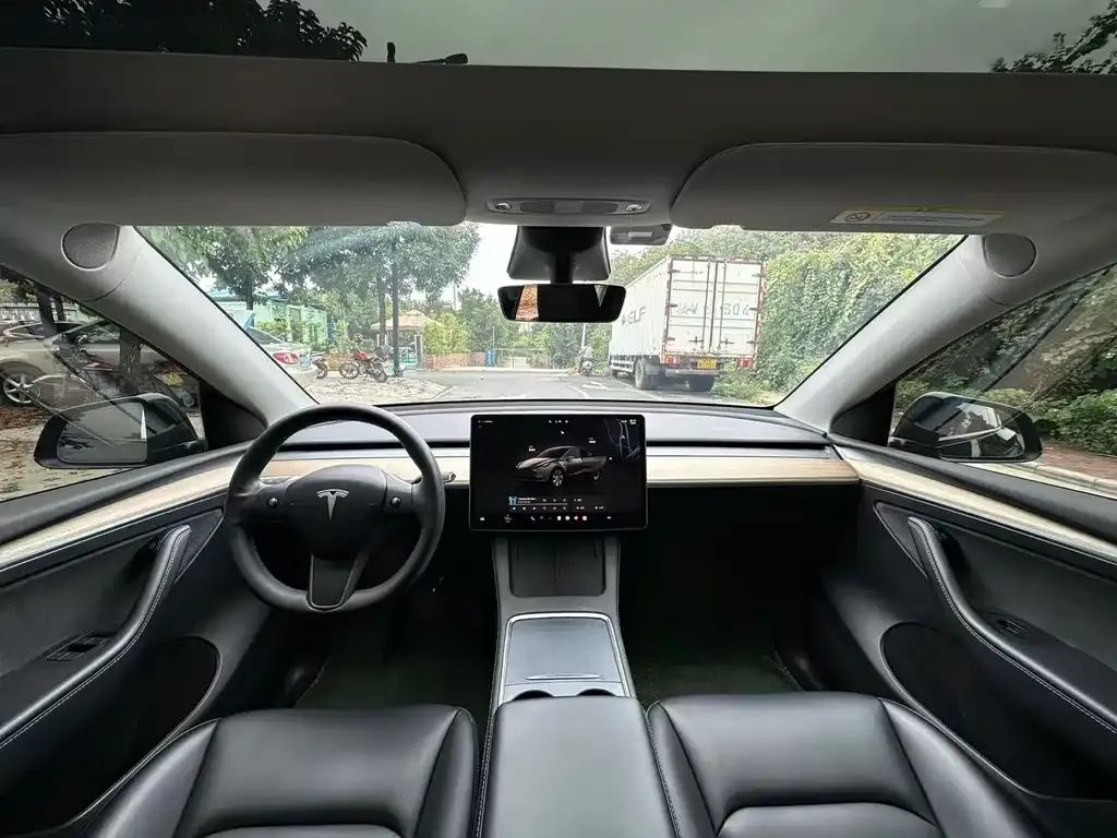 Tesla Model Y — фото 5