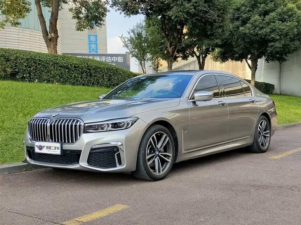 BMW 7 Series — фото 1