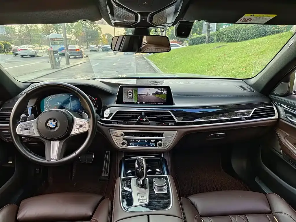 BMW 7 Series — фото 10
