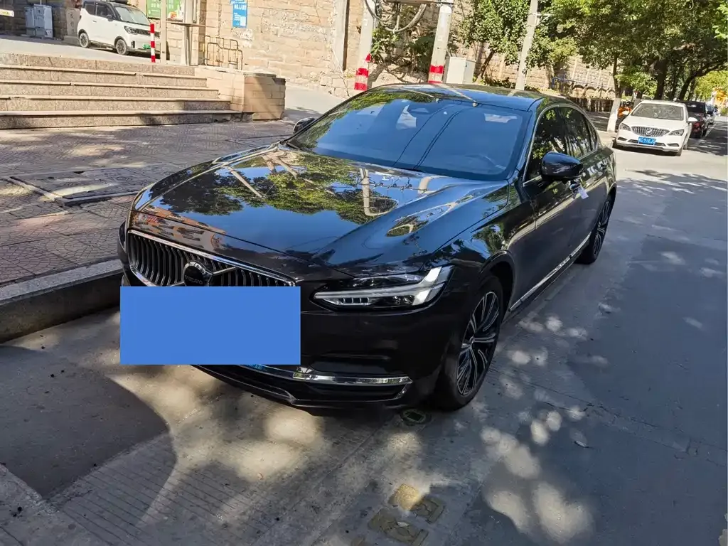 Volvo S90 — фото 1