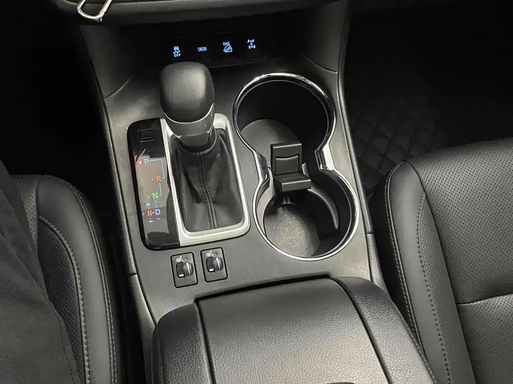 Toyota Highlander — фото 10