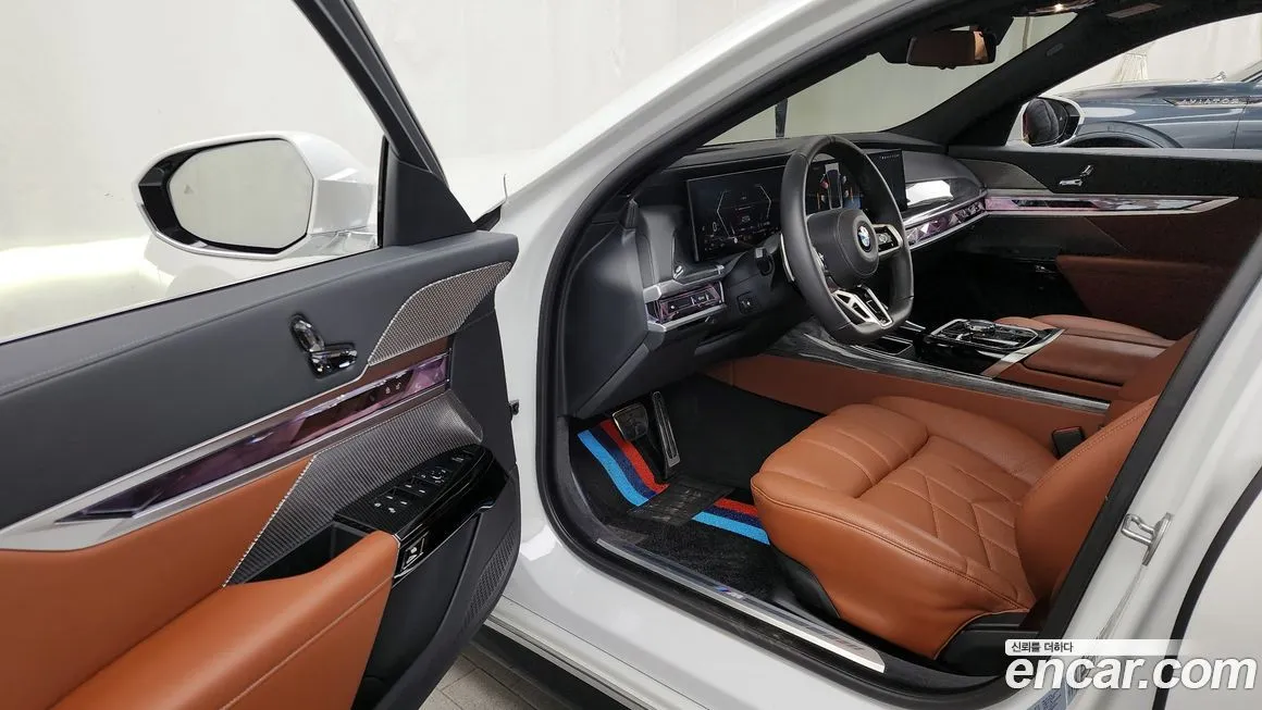 BMW 7-Series — фото 10