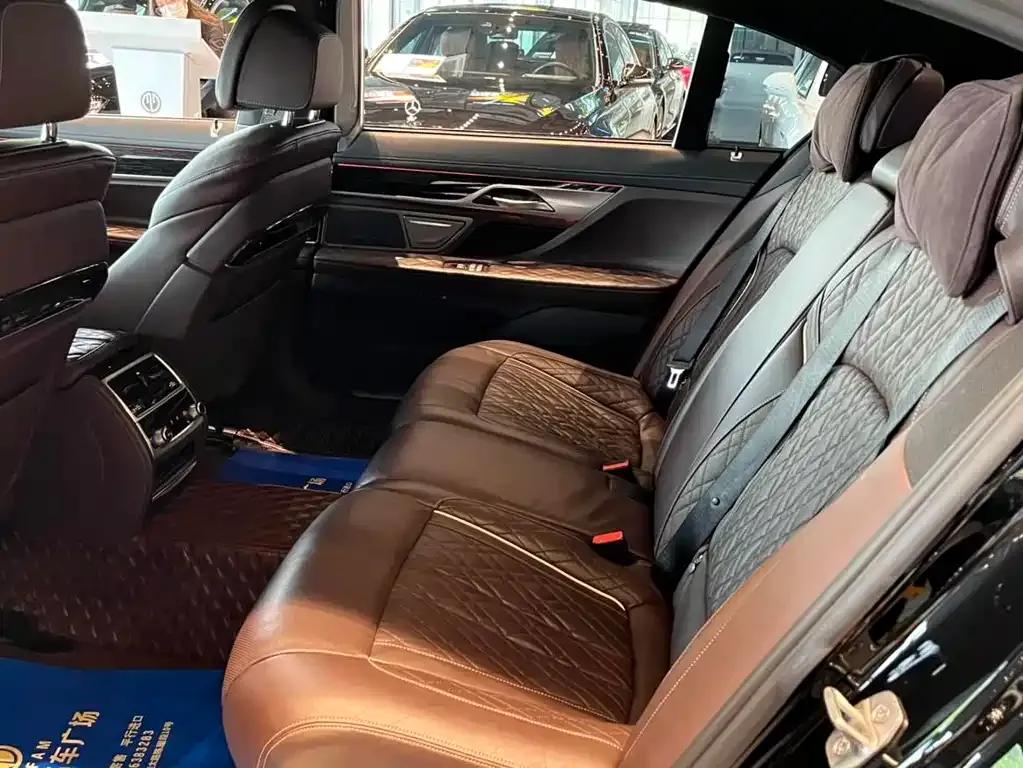 BMW 7 Series 2022 из CN, фото 5