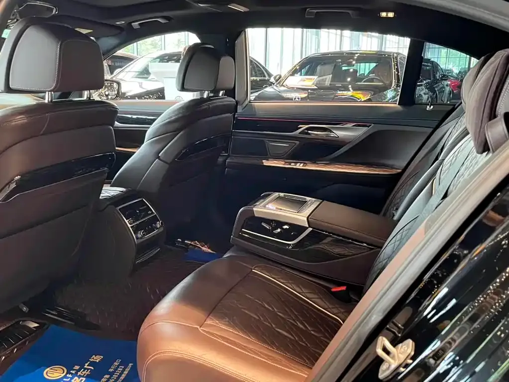 BMW 7 Series 2022 из CN, фото 6