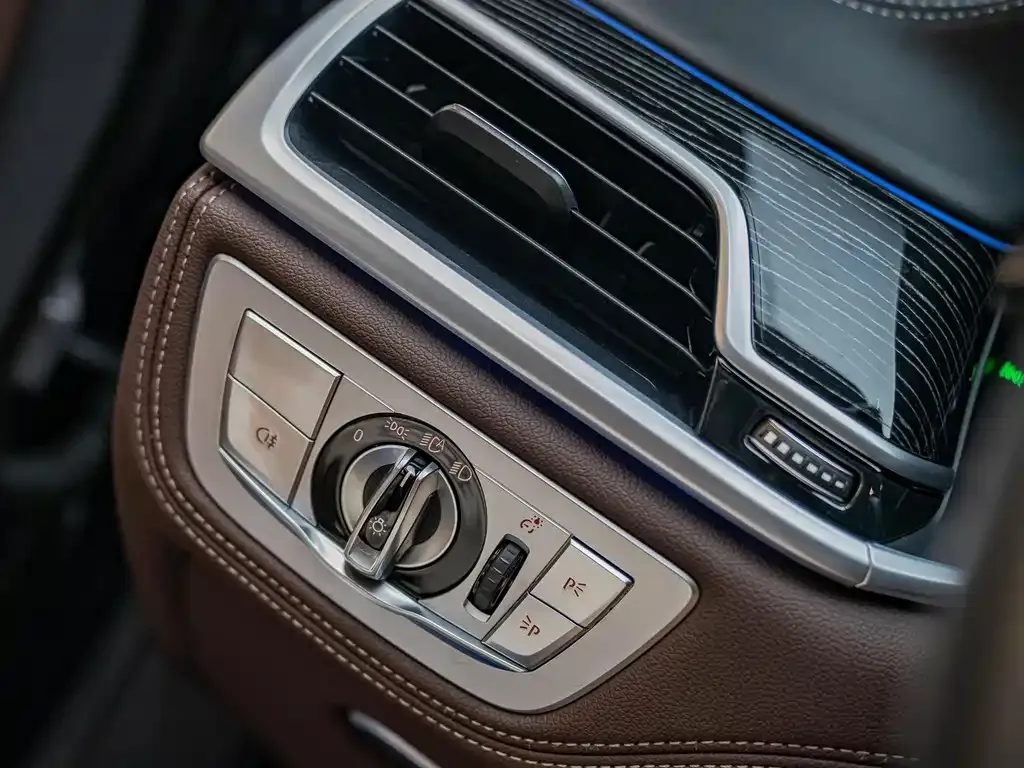 BMW 7 Series 2022 из CN, фото 9