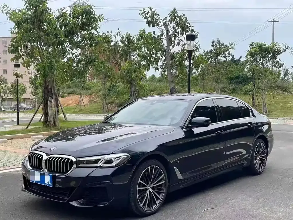 BMW 5 Series — фото 1