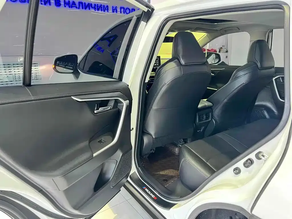 Toyota Wildlander — фото 10