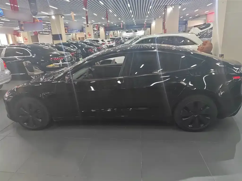 Tesla Model 3 — фото 5