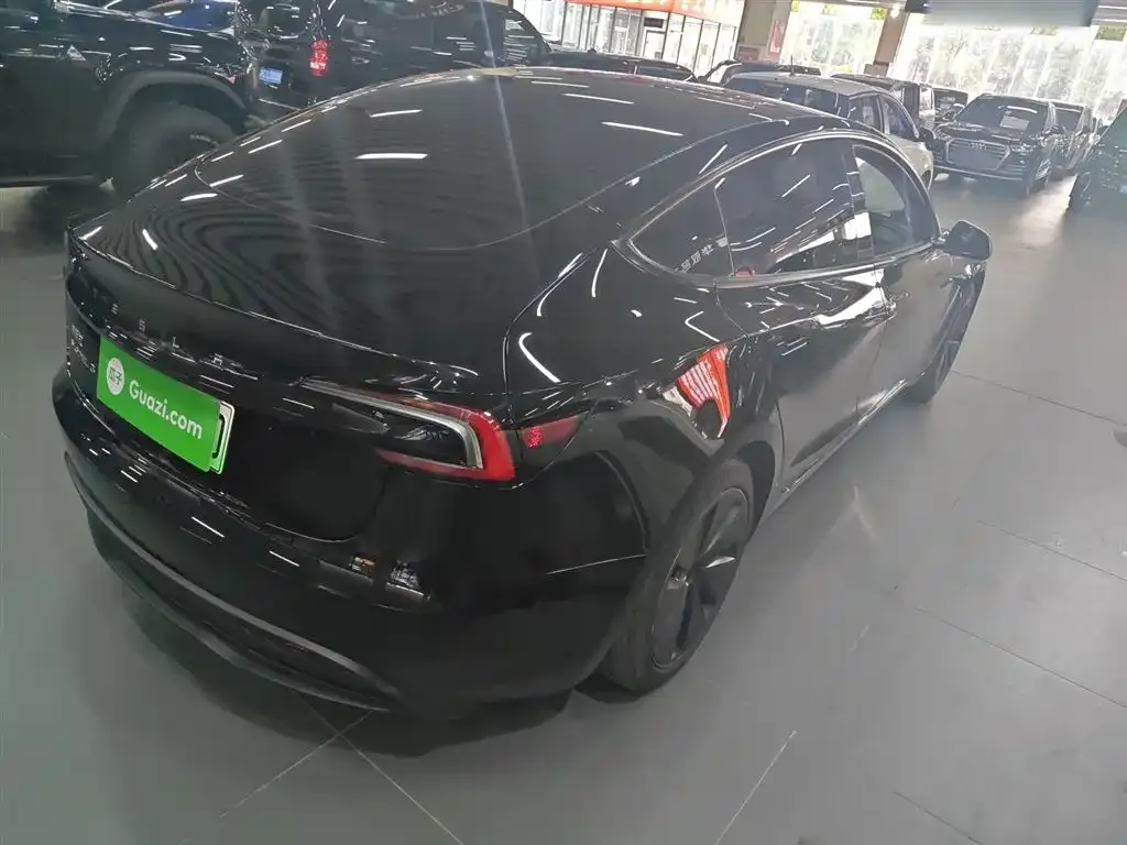 Tesla Model 3 — фото 7