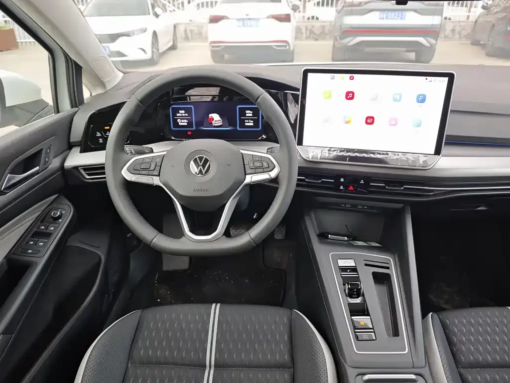 Volkswagen Golf 2025 из CN, фото 10
