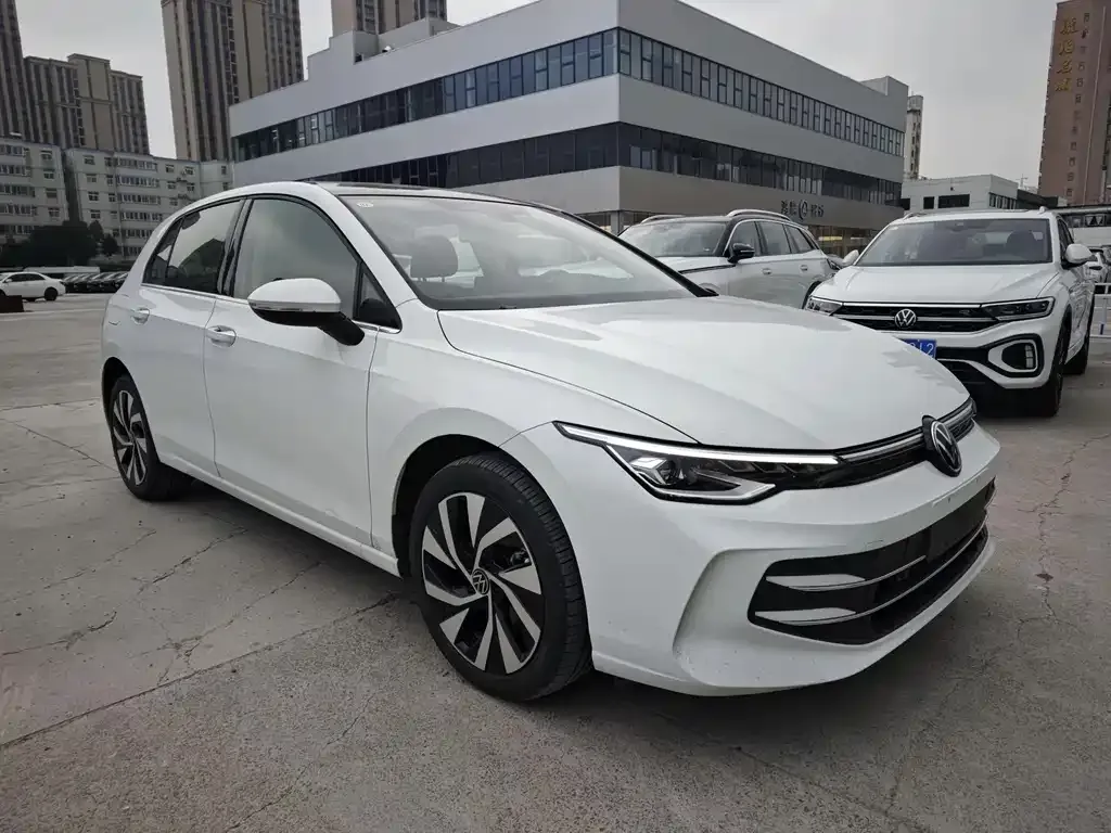 Volkswagen Golf 2025 из CN, фото 2