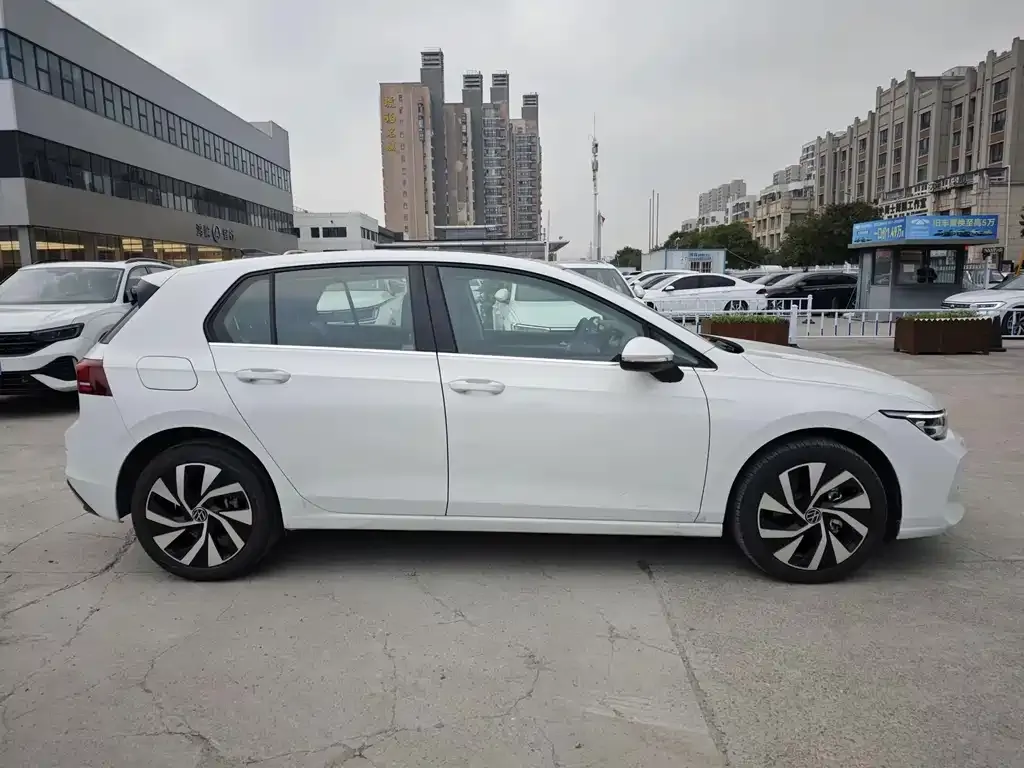 Volkswagen Golf 2025 из CN, фото 3