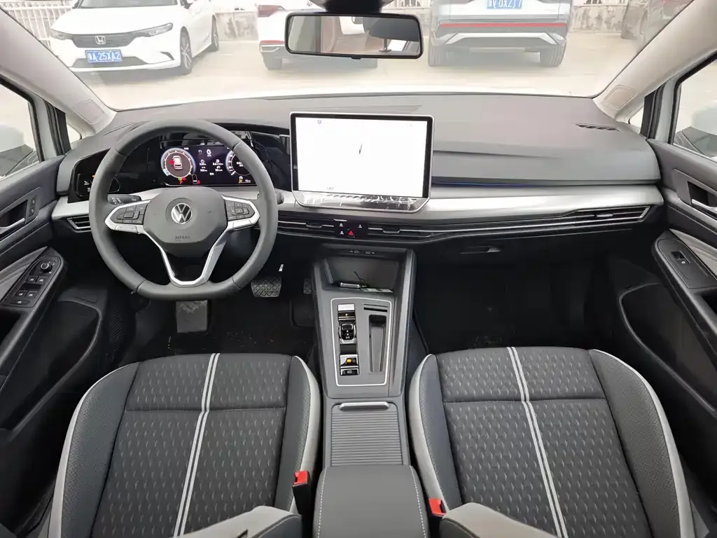 Volkswagen Golf 2025 из CN, фото 8