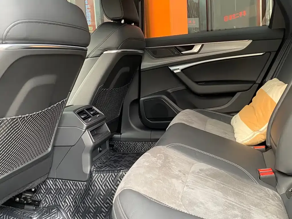 Audi A6L 2021 из CN, фото 6