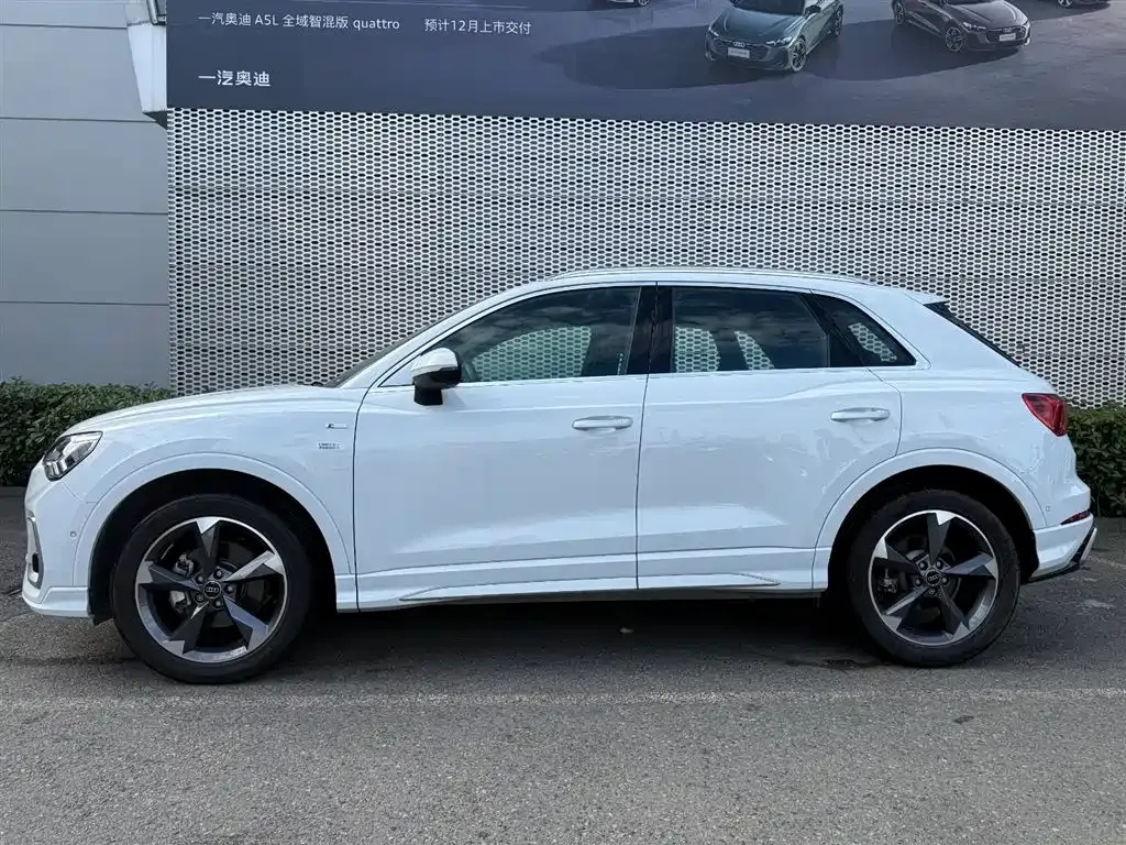 Audi Q3 2023 из CN, фото 3