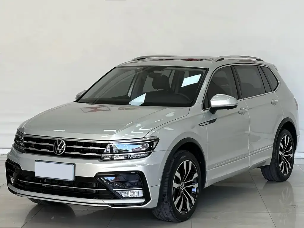Volkswagen Tiguan L — фото 1