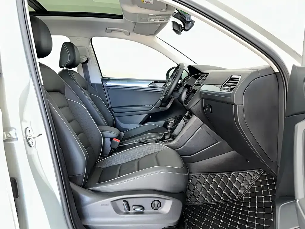Volkswagen Tiguan L — фото 10