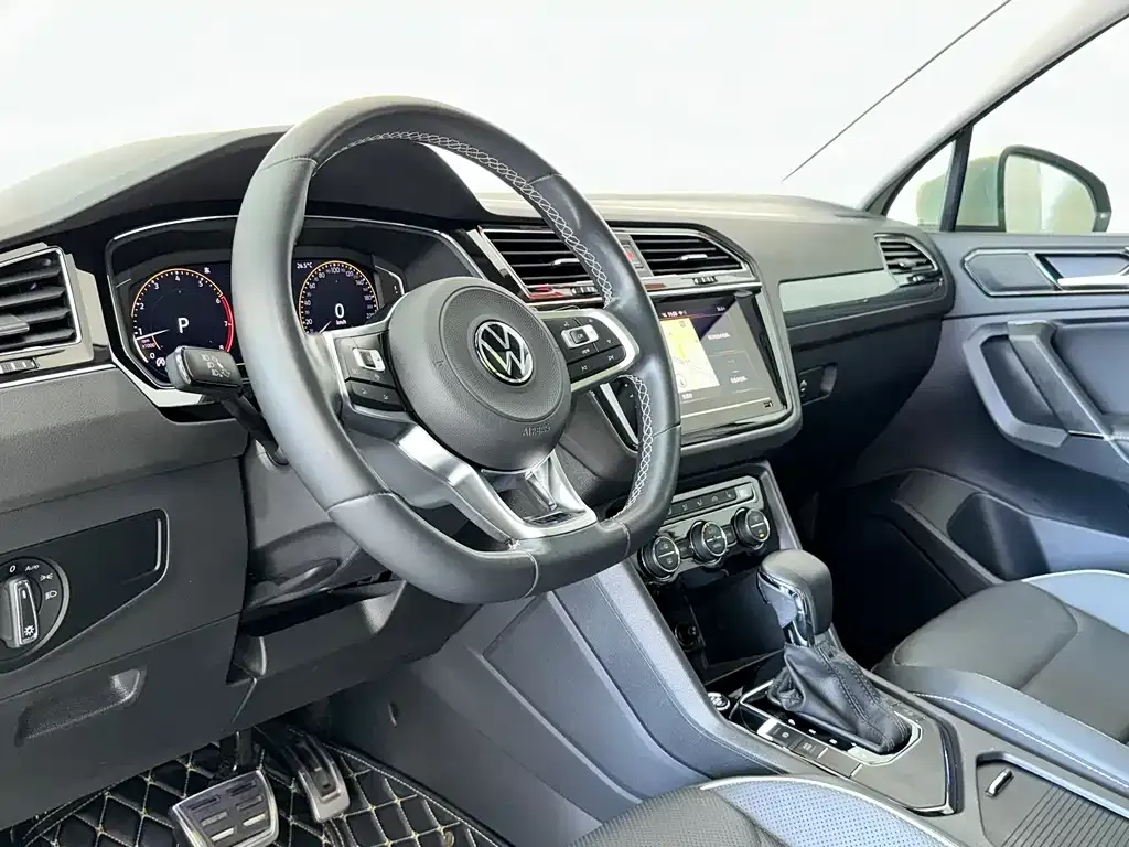 Volkswagen Tiguan L — фото 6
