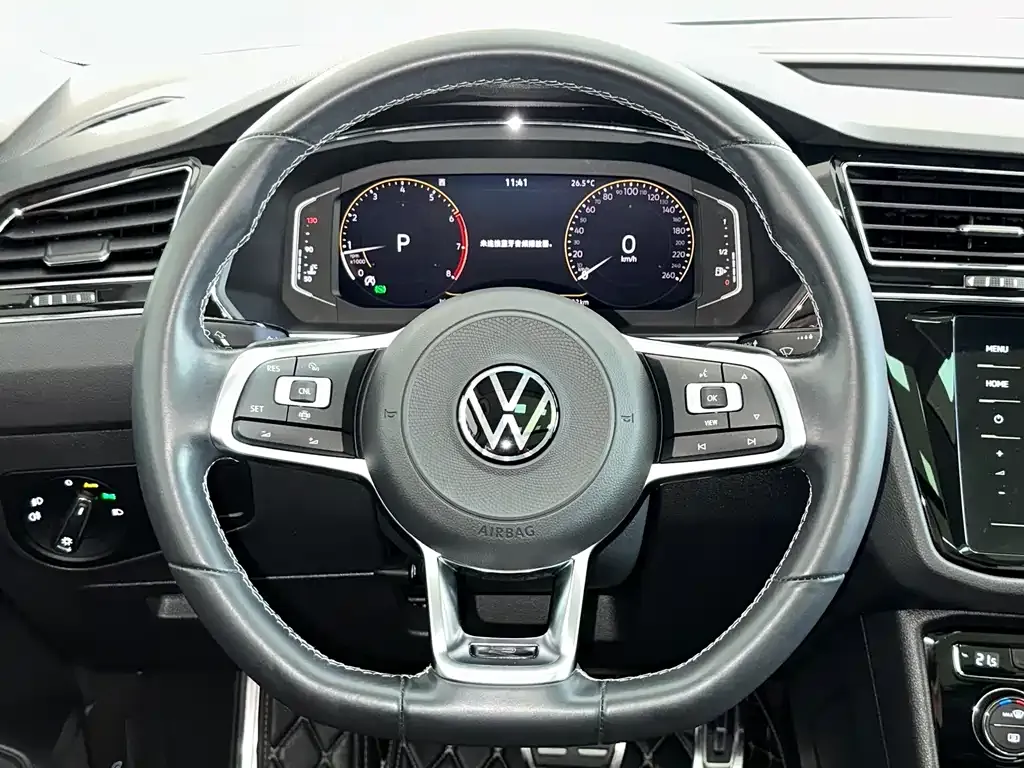 Volkswagen Tiguan L — фото 7