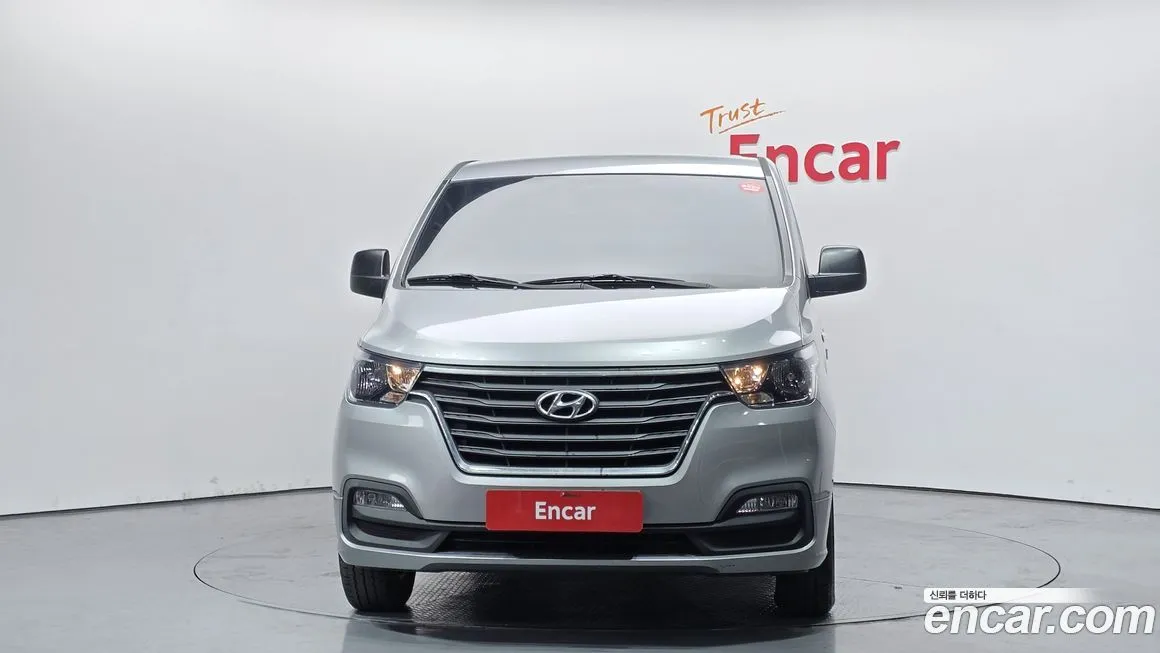 Hyundai Starex — фото 3
