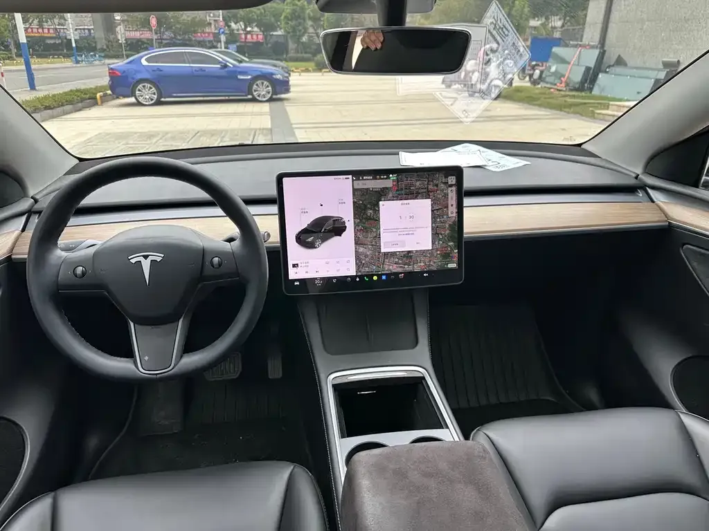 Tesla Model Y — фото 6