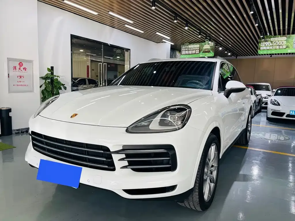 Porsche Cayenne — фото 1