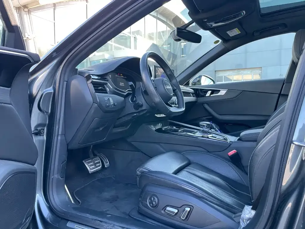 Audi A4L 2023 из CN, фото 8