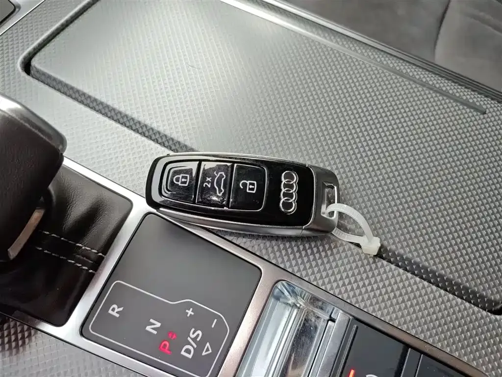 Audi A6L 2023 из CN, фото 9