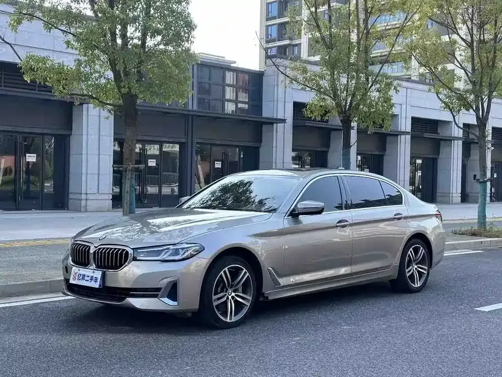 BMW 5 Series — фото 1