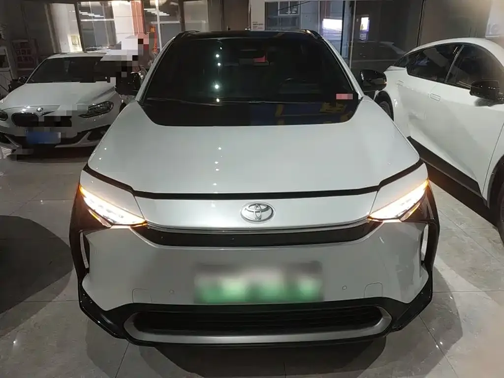 Toyota bZ4X 2023 из CN, фото 3