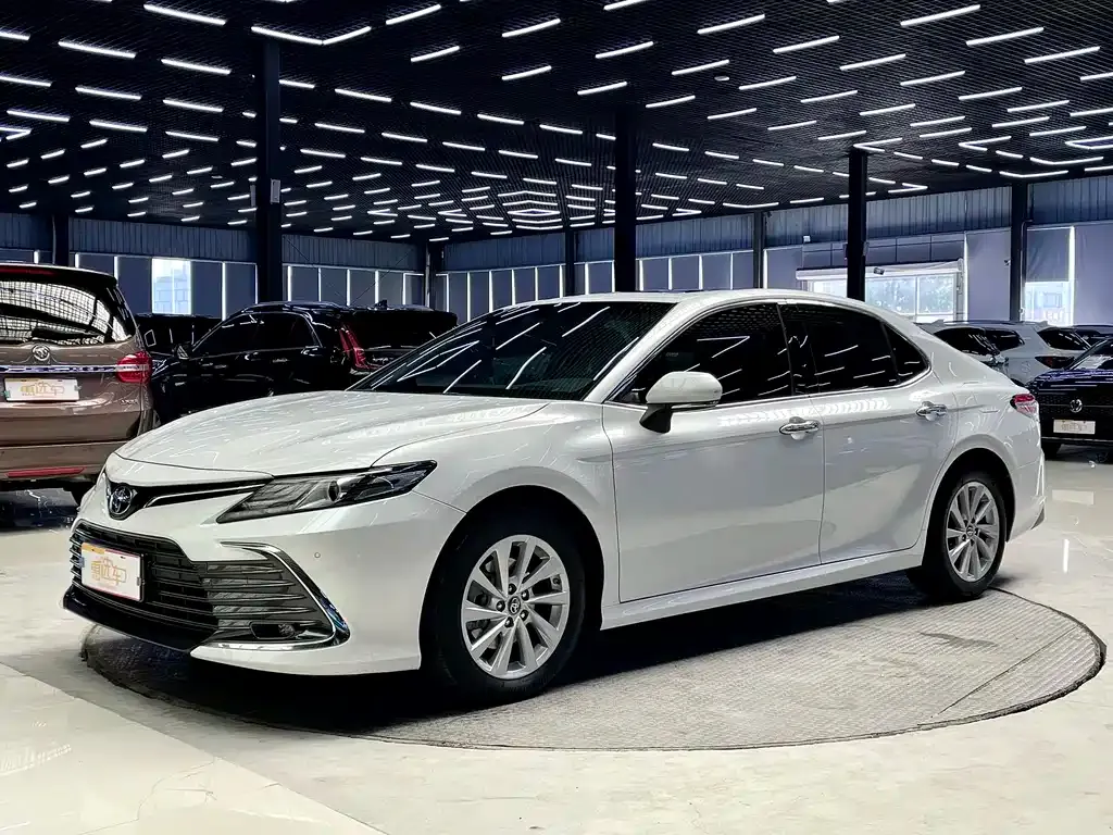 Toyota Camry 2023 из CN, фото 1