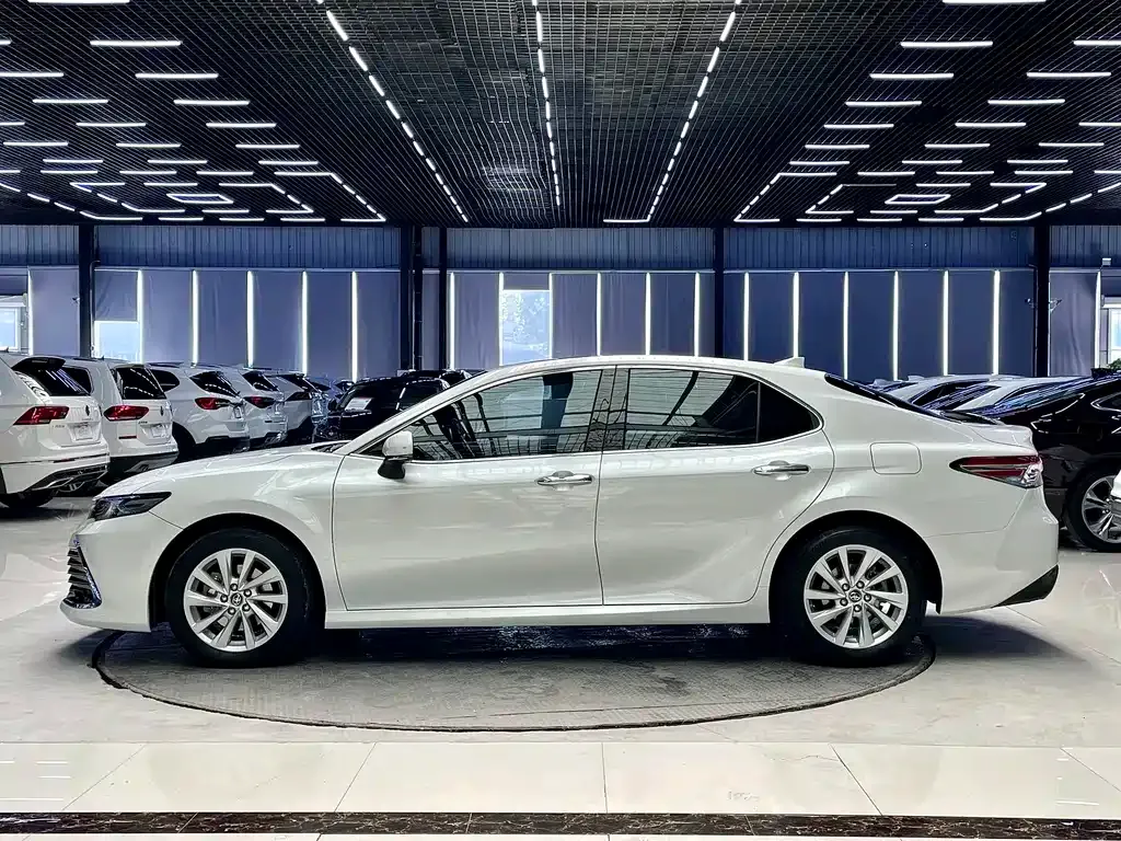 Toyota Camry 2023 из CN, фото 4