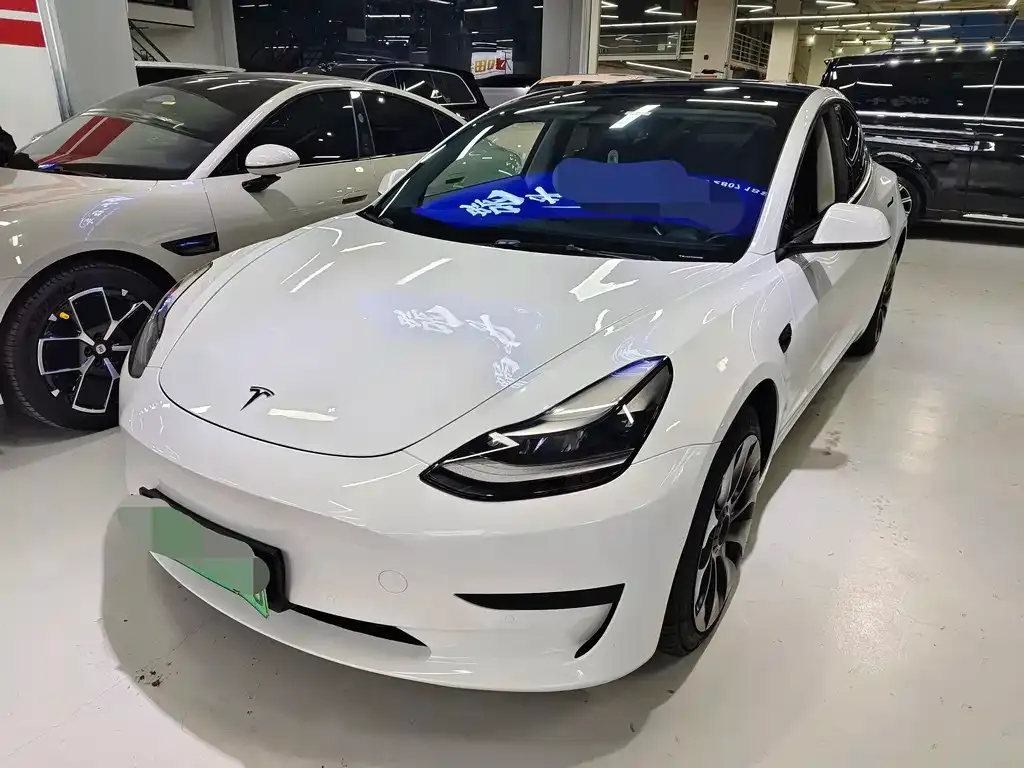 Tesla Model 3 — фото 1