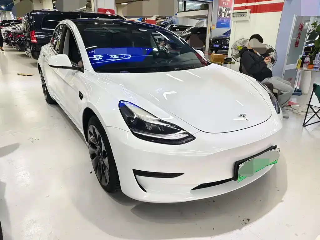 Tesla Model 3 — фото 3