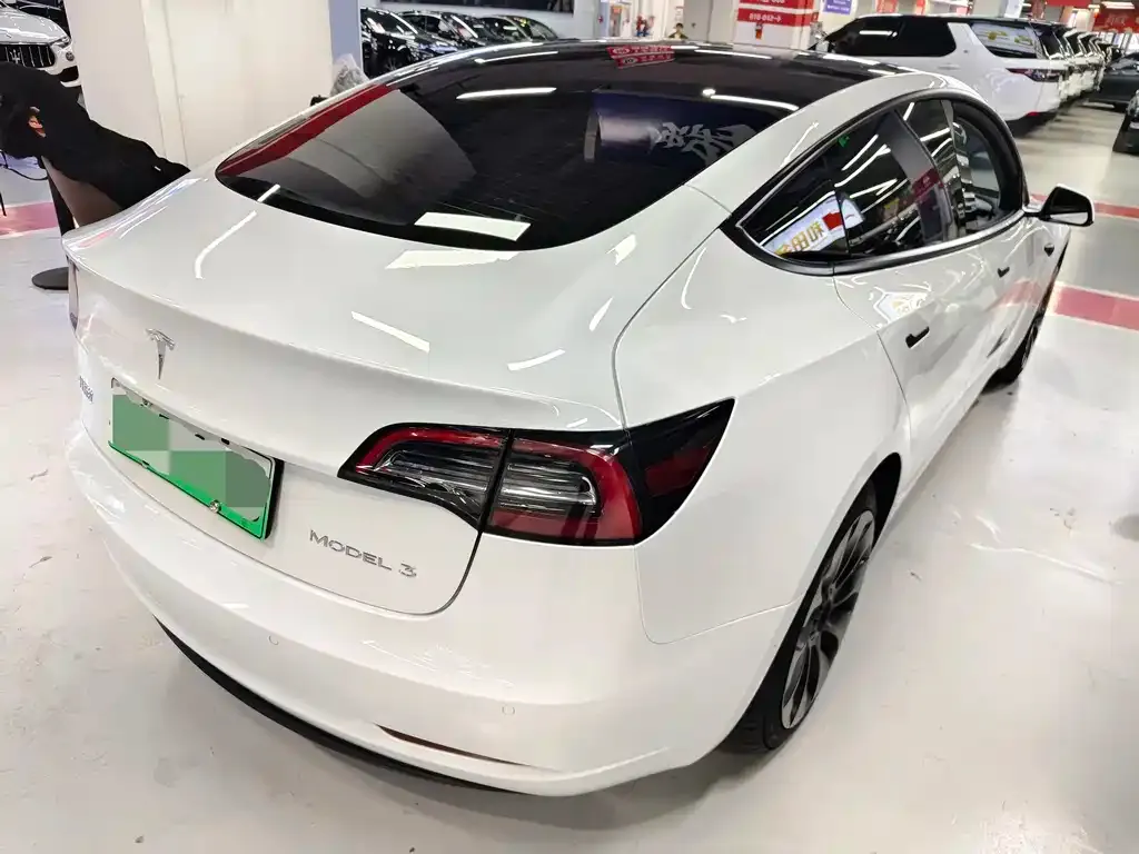 Tesla Model 3 — фото 6