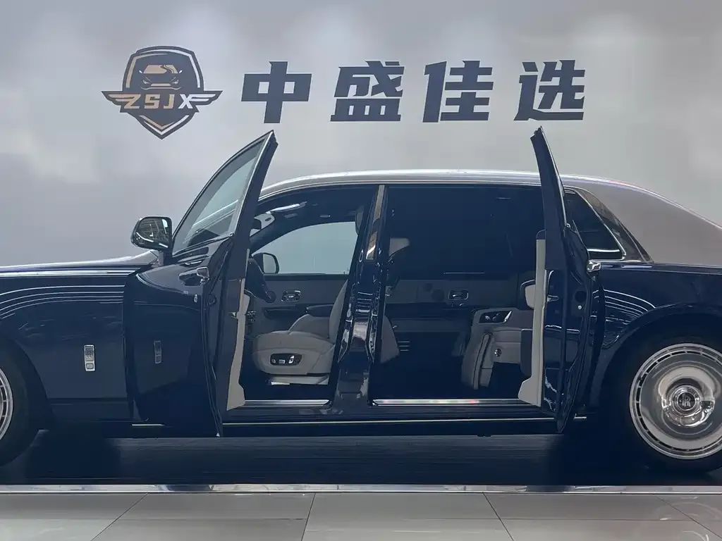 Rolls-Royce Phantom 2023 из CN, фото 3
