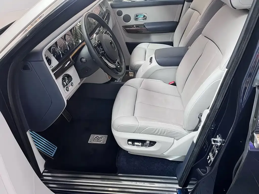 Rolls-Royce Phantom 2023 из CN, фото 7