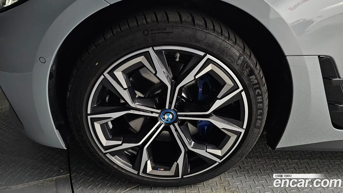 BMW i4 — фото 5