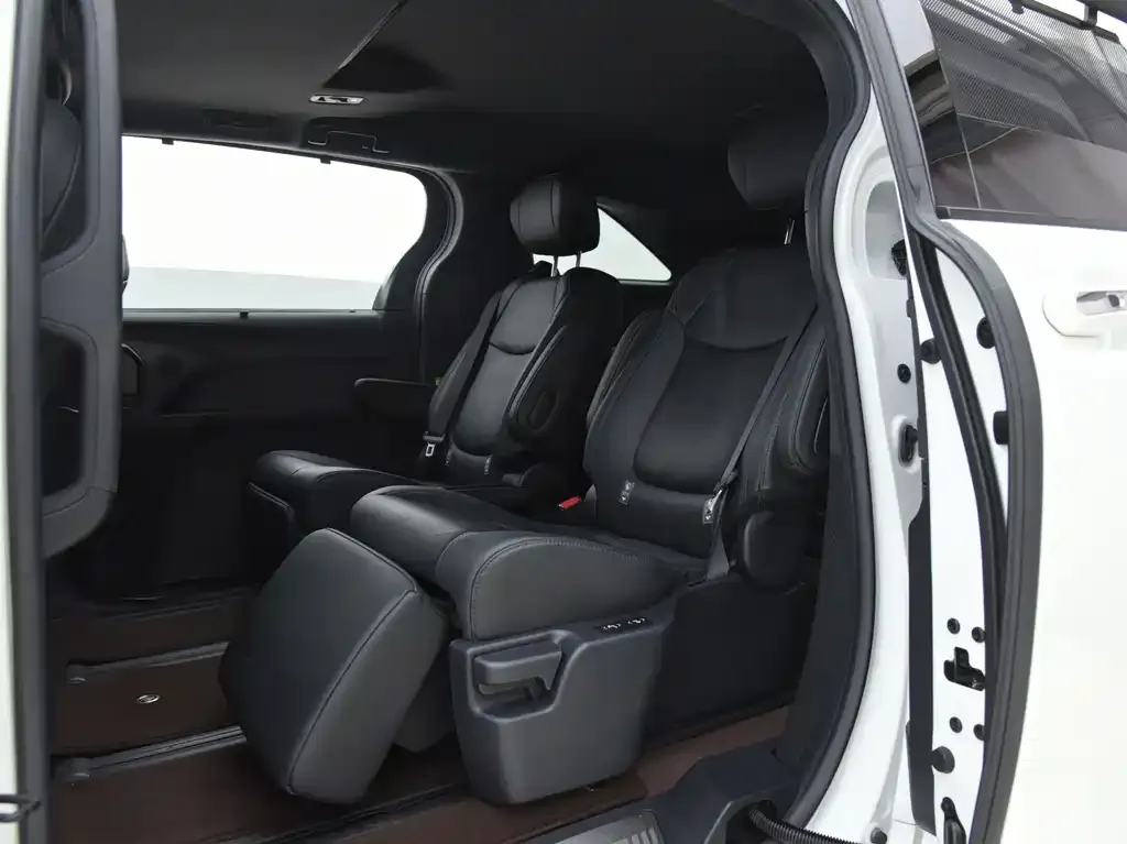 Toyota Sienna 2024 из CN, фото 6