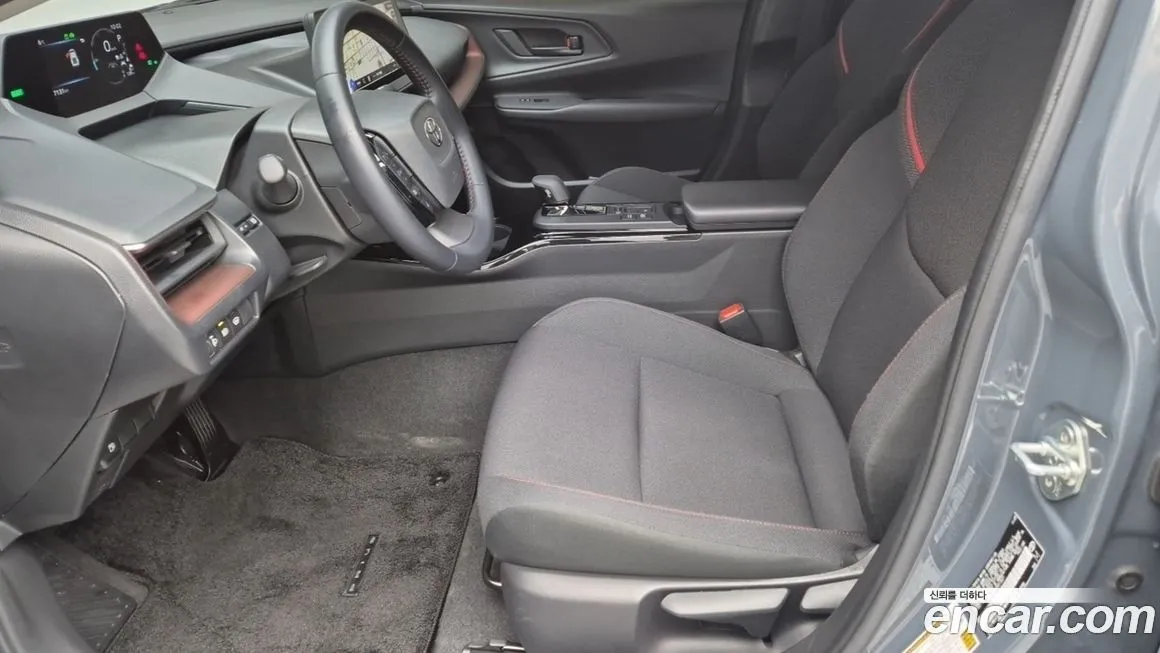 Toyota Prius 2024 из KR, фото 10