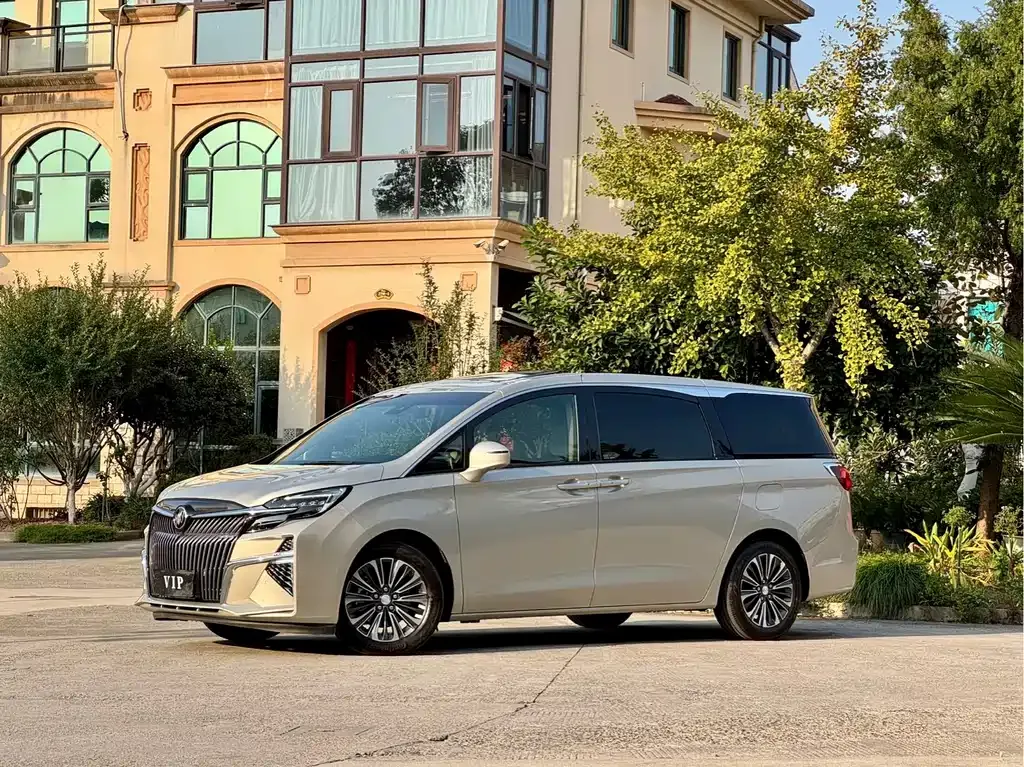 Buick GL8 2021 из CN, фото 1