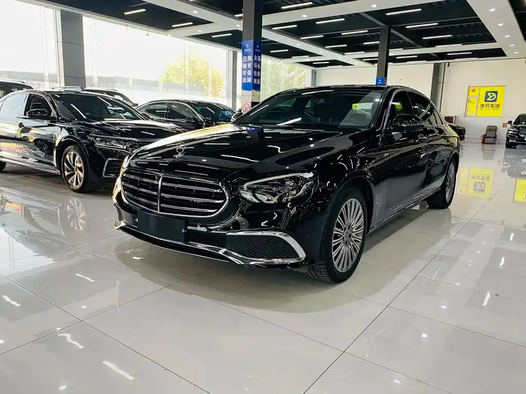 Mercedes-Benz E-Class — фото 1