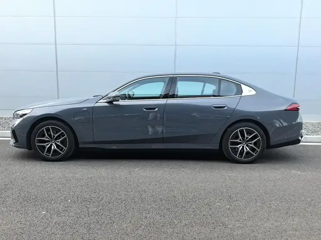 BMW i5 — фото 8