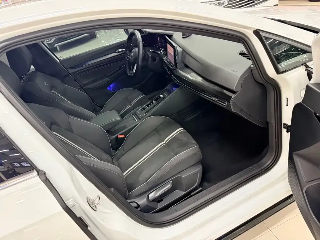 Volkswagen Golf 2021 из CN, фото 10