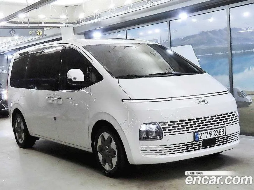 Hyundai Staria — фото 1