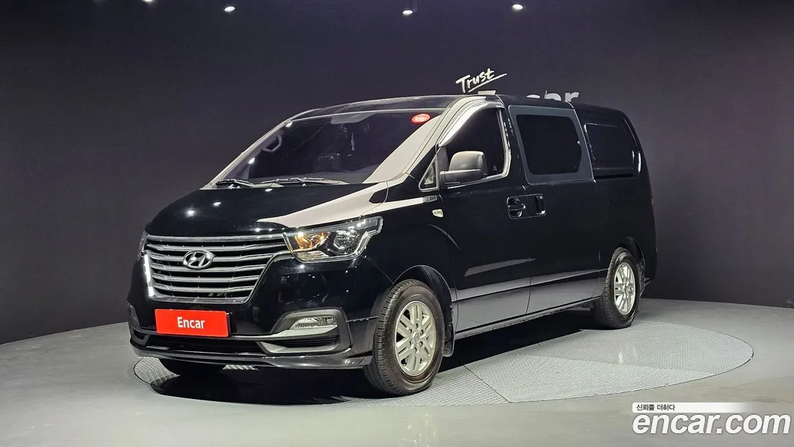 Hyundai Starex — фото 1