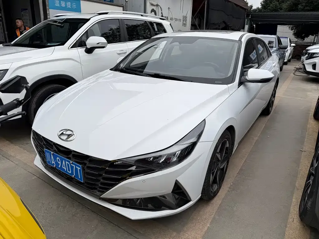 Hyundai Elantra 2023 из CN, фото 1