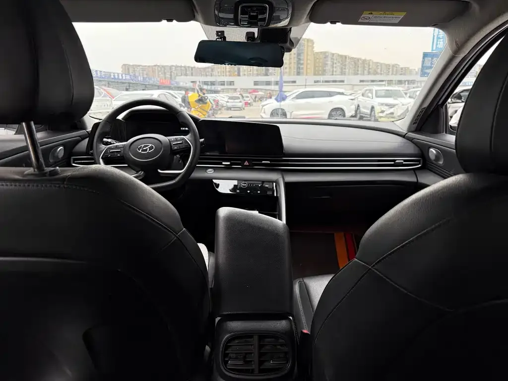 Hyundai Elantra 2023 из CN, фото 7