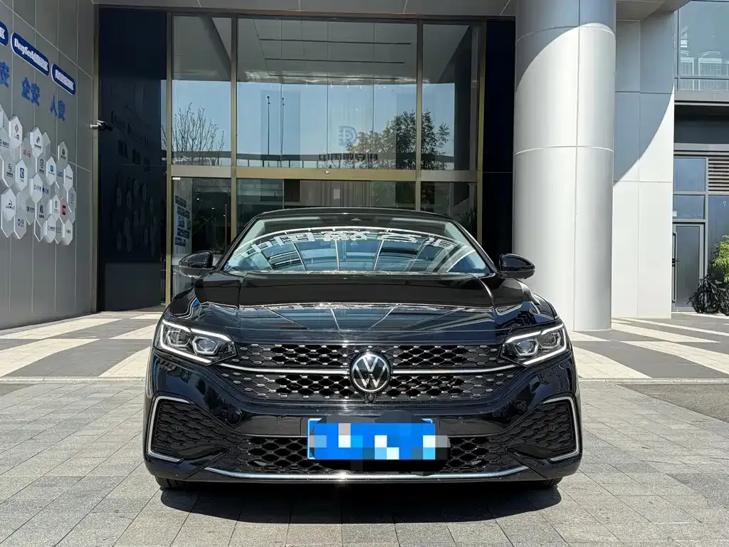 Volkswagen Passat 2023 из CN, фото 2