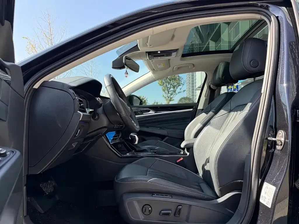 Volkswagen Passat 2023 из CN, фото 4